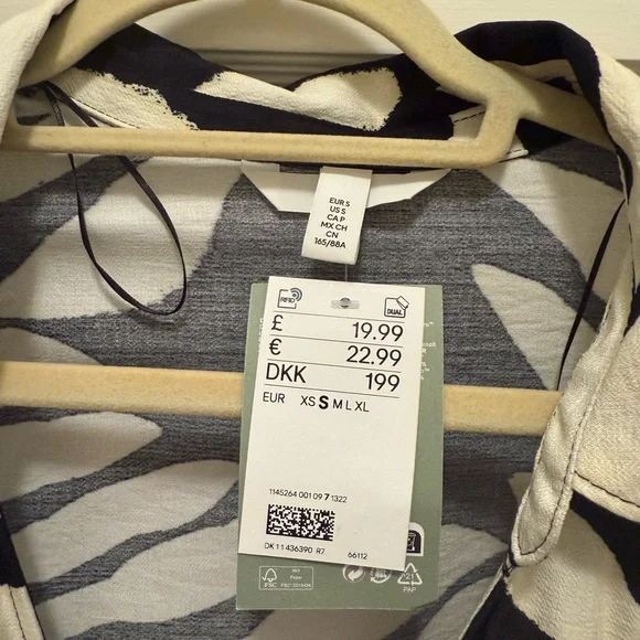 NWT H&M Animal Print Wrap Dress - Picture 2 of 5